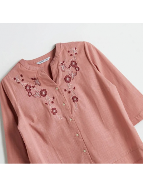 Pembe Kaçık Yaka Çiçek Nakışlı Bluz