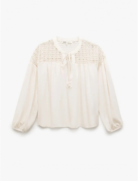 Bağcıklı Yuvarlak Yaka Uzun Balon Kollu Kroşe Detaylı İncili Bluz