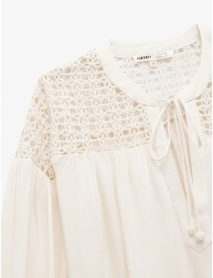 Bağcıklı Yuvarlak Yaka Uzun Balon Kollu Kroşe Detaylı İncili Bluz