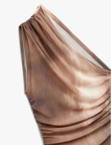 Koton X Sima Tarkan - Slim Fit Drape Detaylı Batik Desenli Tek Omuz Bluz