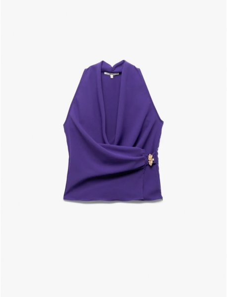 Krep Kumaş Aksesuar Detaylı Kruvaze Kolsuz Bluz