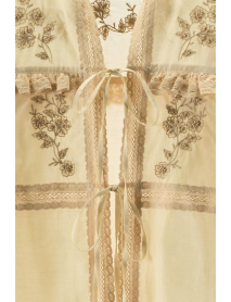 NAKIŞLI DANTELLİ BLUZ LIMITED EDITION