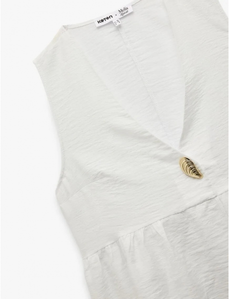 Koton X Melis Ağazat - Deniz Kabuğu Aksesuar Detaylı V Yaka Kolsuz Peplum Bluz