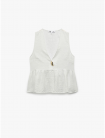 Koton X Melis Ağazat - Deniz Kabuğu Aksesuar Detaylı V Yaka Kolsuz Peplum Bluz