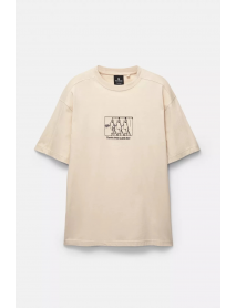 Nakışlı yüzler tişört