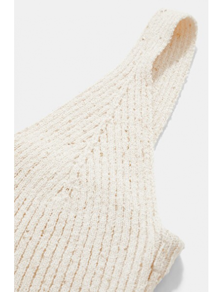 Pamuk karışımlı kumaştan üretilen natürel renkli Vakko büstiyer, V yakalıdır.