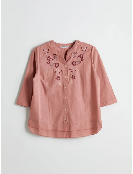 Pembe Kaçık Yaka Çiçek Nakışlı Bluz