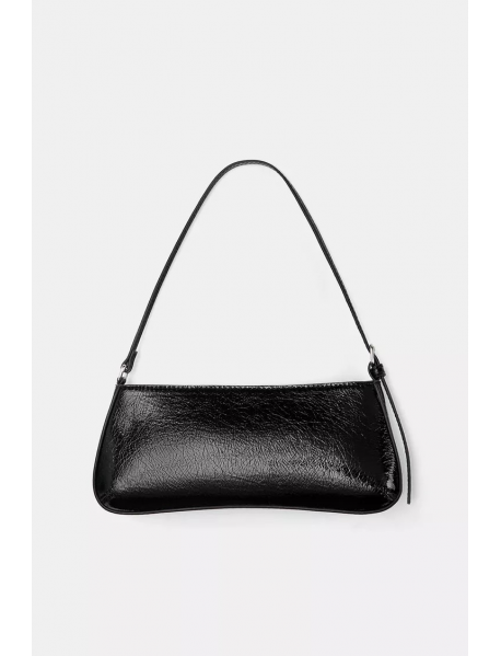 Parlak görünümlü kol çantası