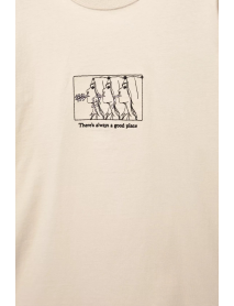 Nakışlı yüzler tişört