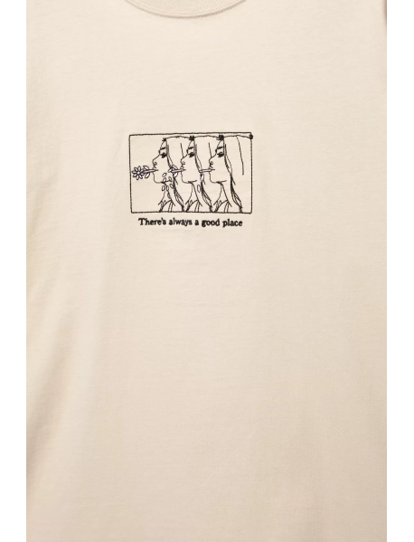 Nakışlı yüzler tişört