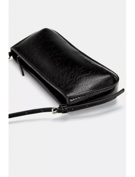 Parlak görünümlü kol çantası