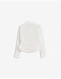 Yanı büzgülü, dar kesim gömlek