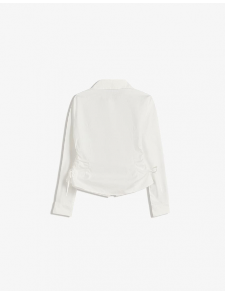 Yanı büzgülü, dar kesim gömlek