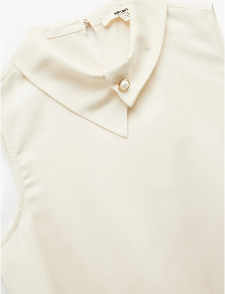 Aksesuarlı Asimetrik Gömlek Yaka Kolsuz Saten Bluz
